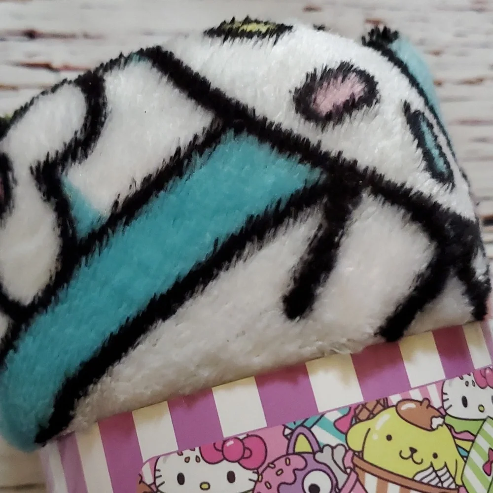 🆕️ ADORABLE HELLO KITTY AND FRIENDS THROW 🥰